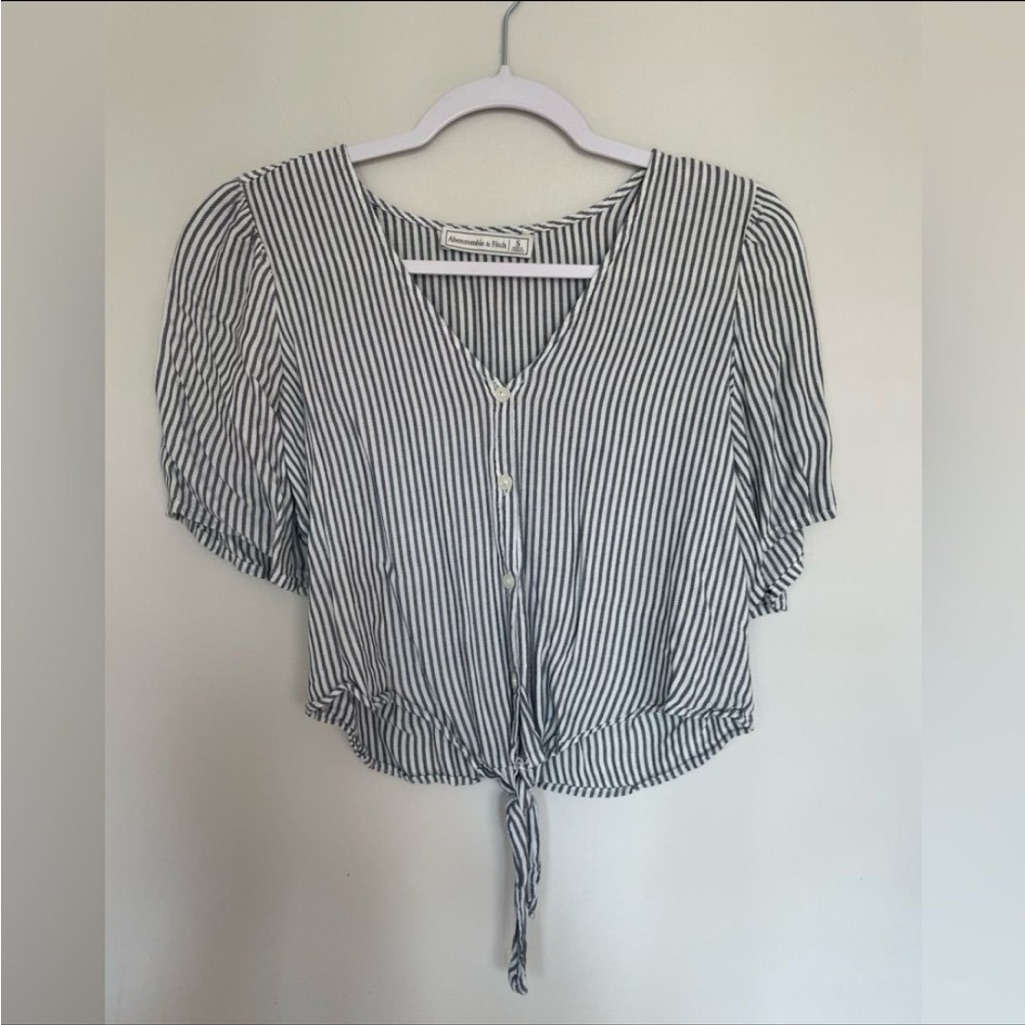 Abercrombie & Fitch Black And White Puff Sleeve Crop Blouse